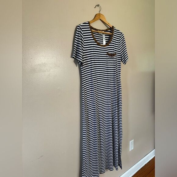 SALE! Chico’s Striped Maxi Dress Size 1 (8) EUC - Picture 3 of 7